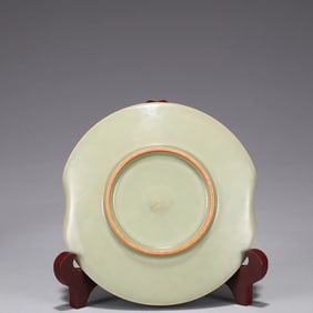 A Glazed Water Dropper