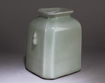 A Chinese Ruyao Octagon Shaped Vase