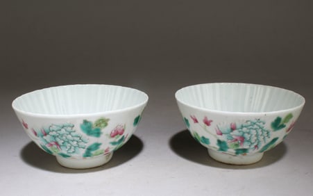 A Set of Two Chinese Fencai Bowl