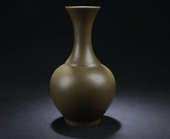 A Chinese Porcelain Vase