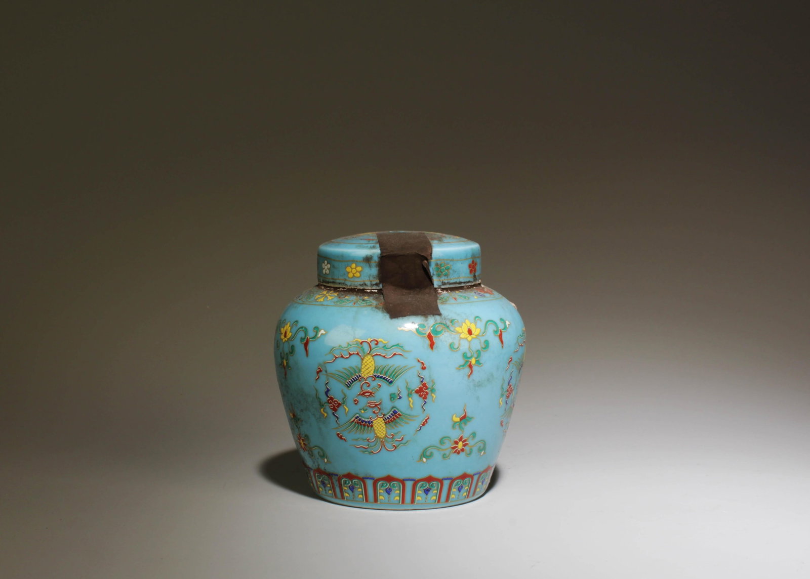 Chinese Porcelain Tea Leaves Container: Chinese Porcelain Tea Leaves Container. Dimensions: 4" x 4.2".
