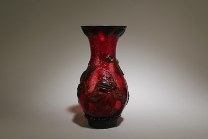 A Pekking Glass Vase