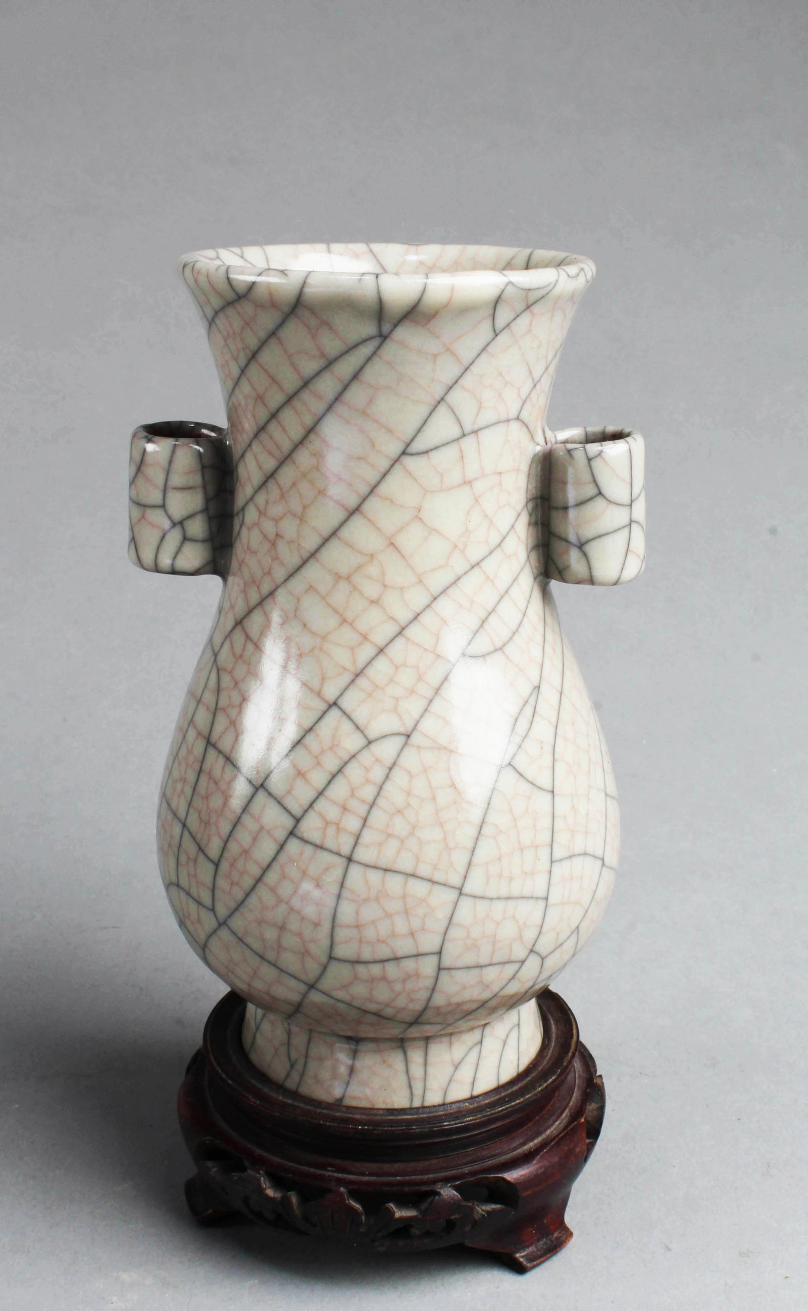 Chinese Geyao Vase (1 of 3)