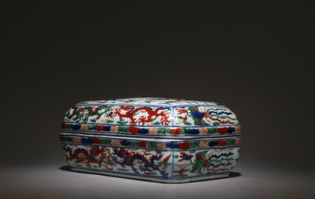 A Wucai Container with Lid