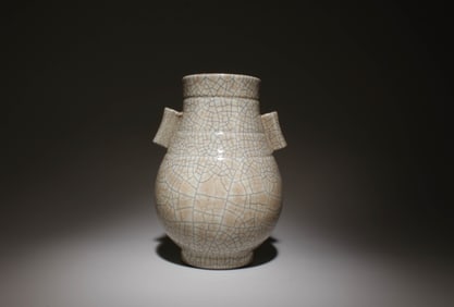 A Guanyao Vase