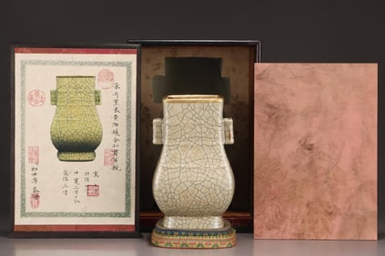 A Ge Ware Beige Glazed Vase with Ears