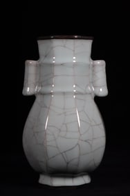 A Guanyao Vase
