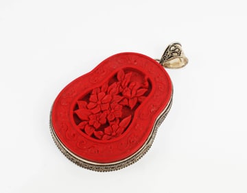 A Cinnabar Lacquer Pendant