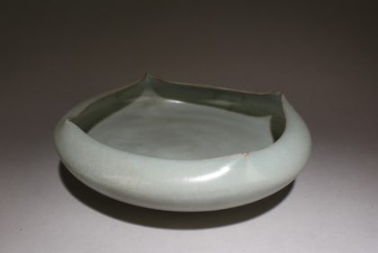 A Chinese Doucai Container