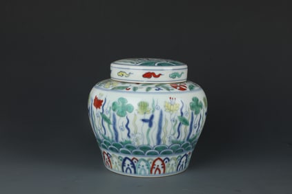 A Chinese Doucai Container