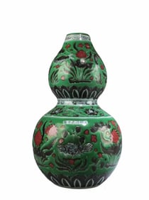 A Green Glazed Gourd Vase