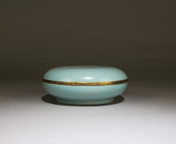 Chinese Porcelain Round Container