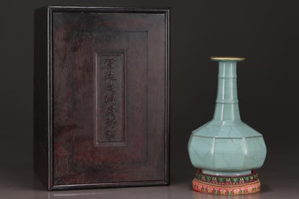 A Guan Ware Celadon Octagonal Vase Attributed to the Song Period