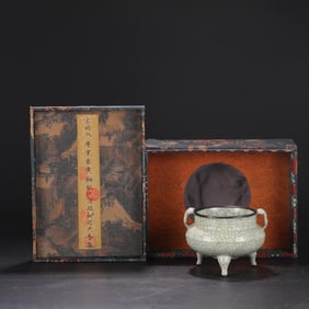 A Ge Ware Beige Glazed Tripod Censer with Silver Rim Attributed to the Northern Song Period