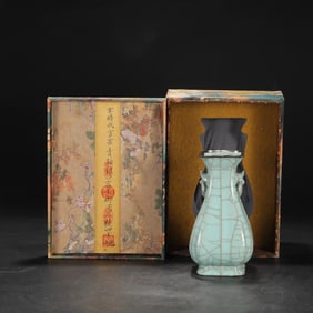 A Guan Ware Celadon Palace Vase