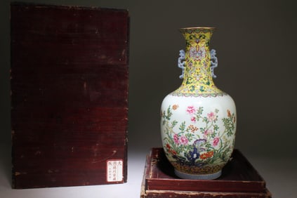 An Engraved Fencai Vase