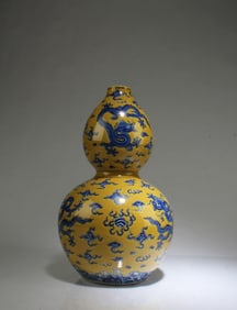 A Porcelain Double Gourd Vase