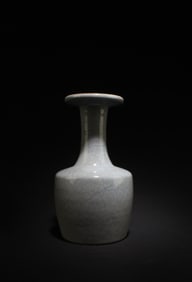 A Glazed Crackleware Vase