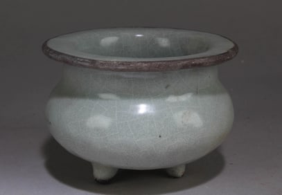 A Guanyao Tripod Incense Burner