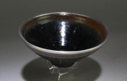 A Jianyao Bowl with a Silver Color Brim