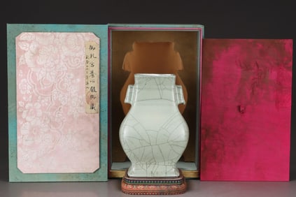 A Guan Ware Celadon Glazed Vase with Ears