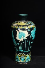 A Porcelain Fahua Vase