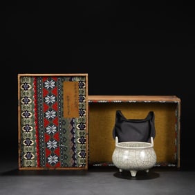 A Guan Ware Celadon Tripod Censer