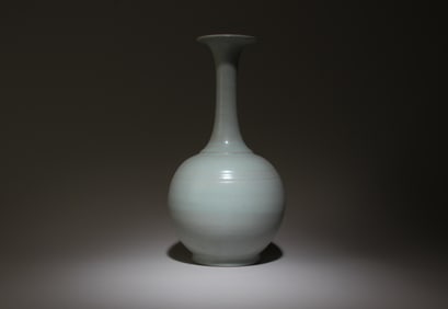 A Chinese Ruyao Vase