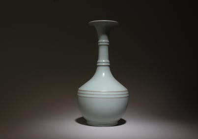 A Chinese Ruyao Vase