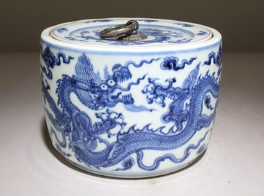 A Chinese Blue and White Dragon Design Cricket Pot