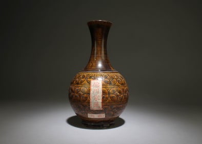 A Jizhou Yao Engraved Vase