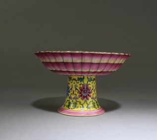 A Porcelain Stem Plate