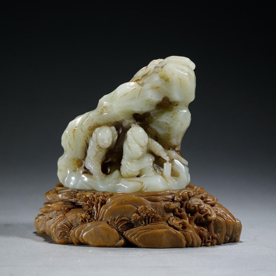 Hetian Jade Boulder: Hetian Jade Boulder. Length:5.71" Width:3.74" Height:4.92"