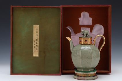 A Yue Ware Gilt-Incised Ewer