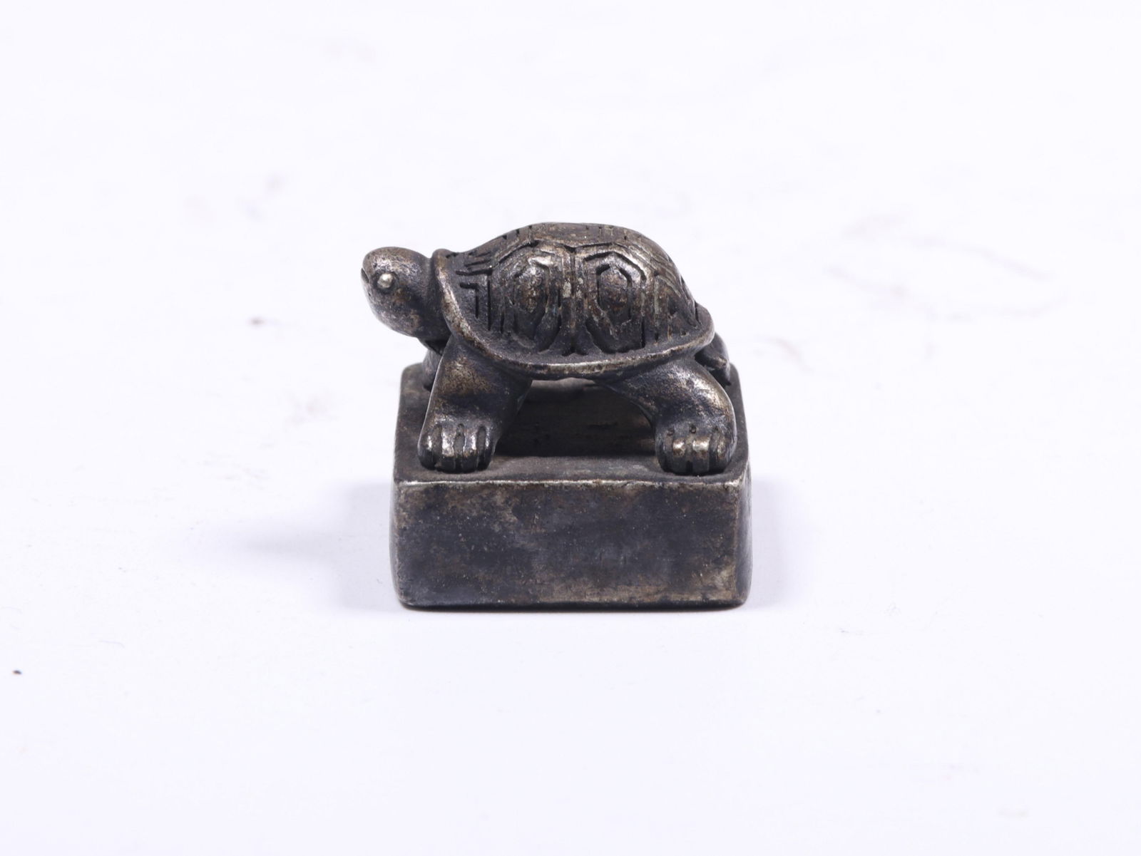 A Silver Seal With Turtle Knob: A Silver Seal With Turtle Knob. Height: 0.83in; Length: 0.83in; Width: 0.83in.