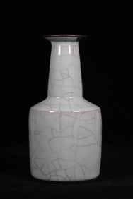 A Guanyao Vase