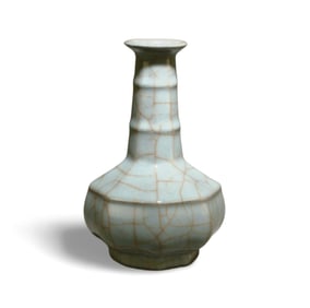 A Guanyao Vase