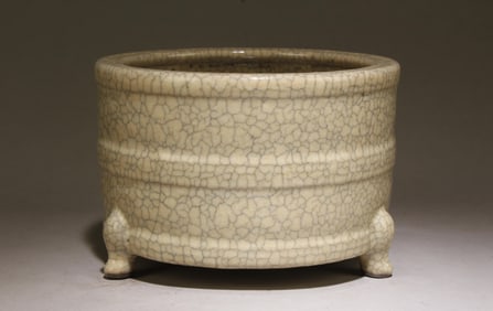 A Geyao Tripod Incense Burner