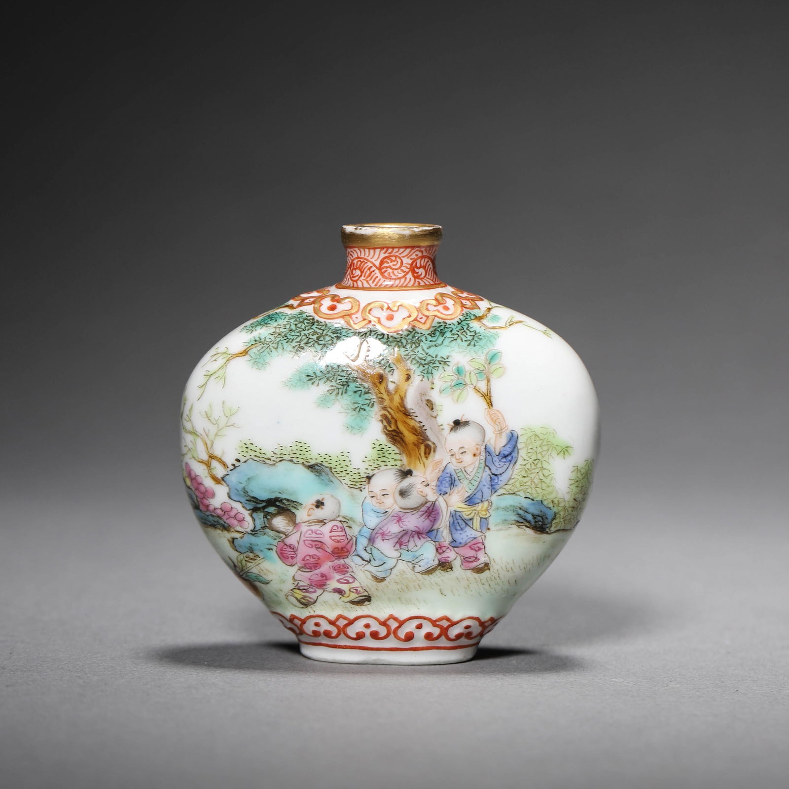 Famille-rose ‘Children at Play’ Snuff Bottle