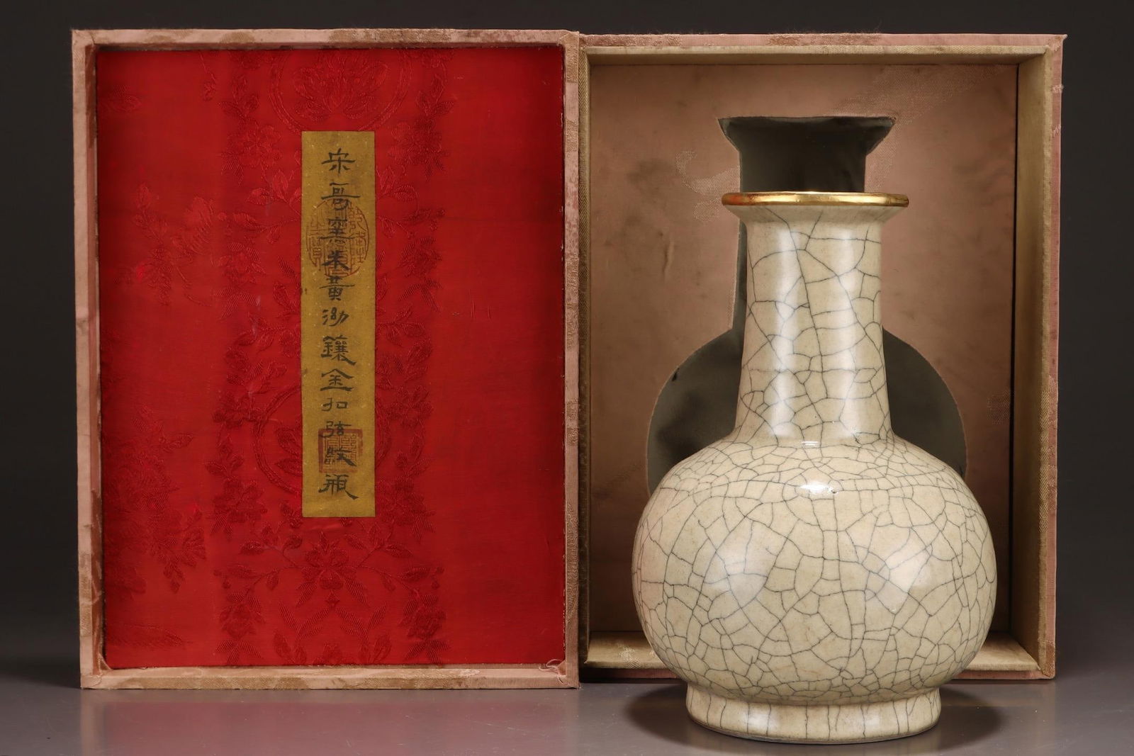 A Ge Ware Beige Glazed Vase with String Pattern: A Ge Ware Beige Glazed Vase with String Pattern. Height: 8.66in; Body Diameter: 6.1in.