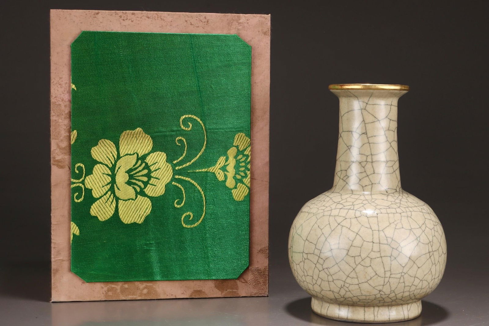 A Ge Ware Beige Glazed Vase with String Pattern - 2