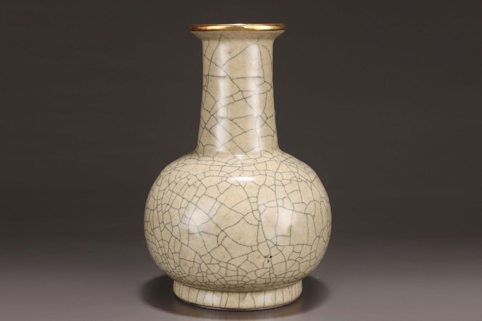 A Ge Ware Beige Glazed Vase with String Pattern - 3
