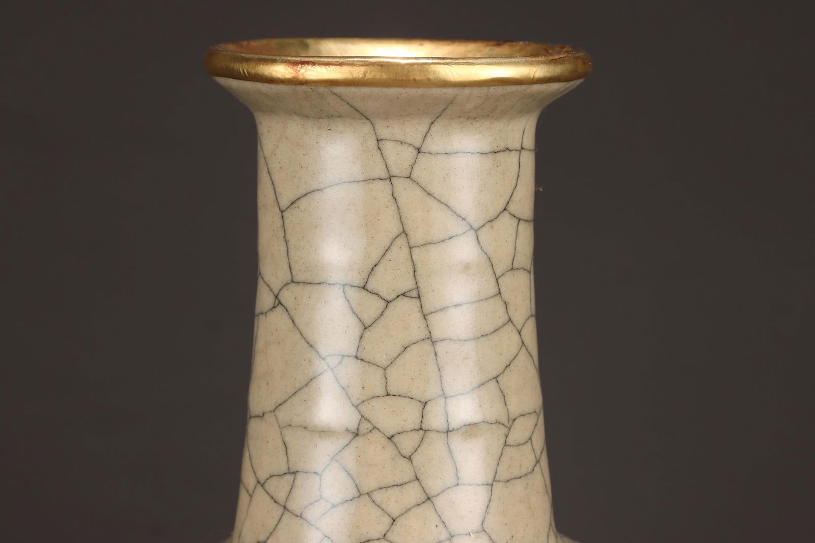 A Ge Ware Beige Glazed Vase with String Pattern - 5