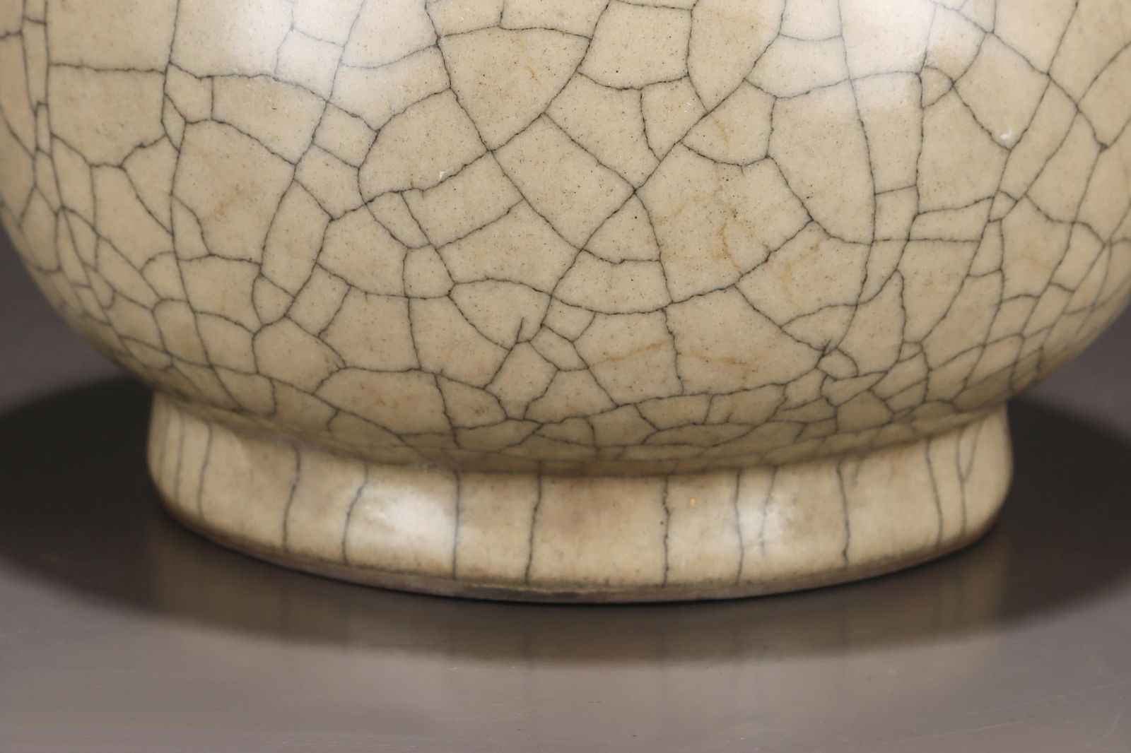 A Ge Ware Beige Glazed Vase with String Pattern - 6