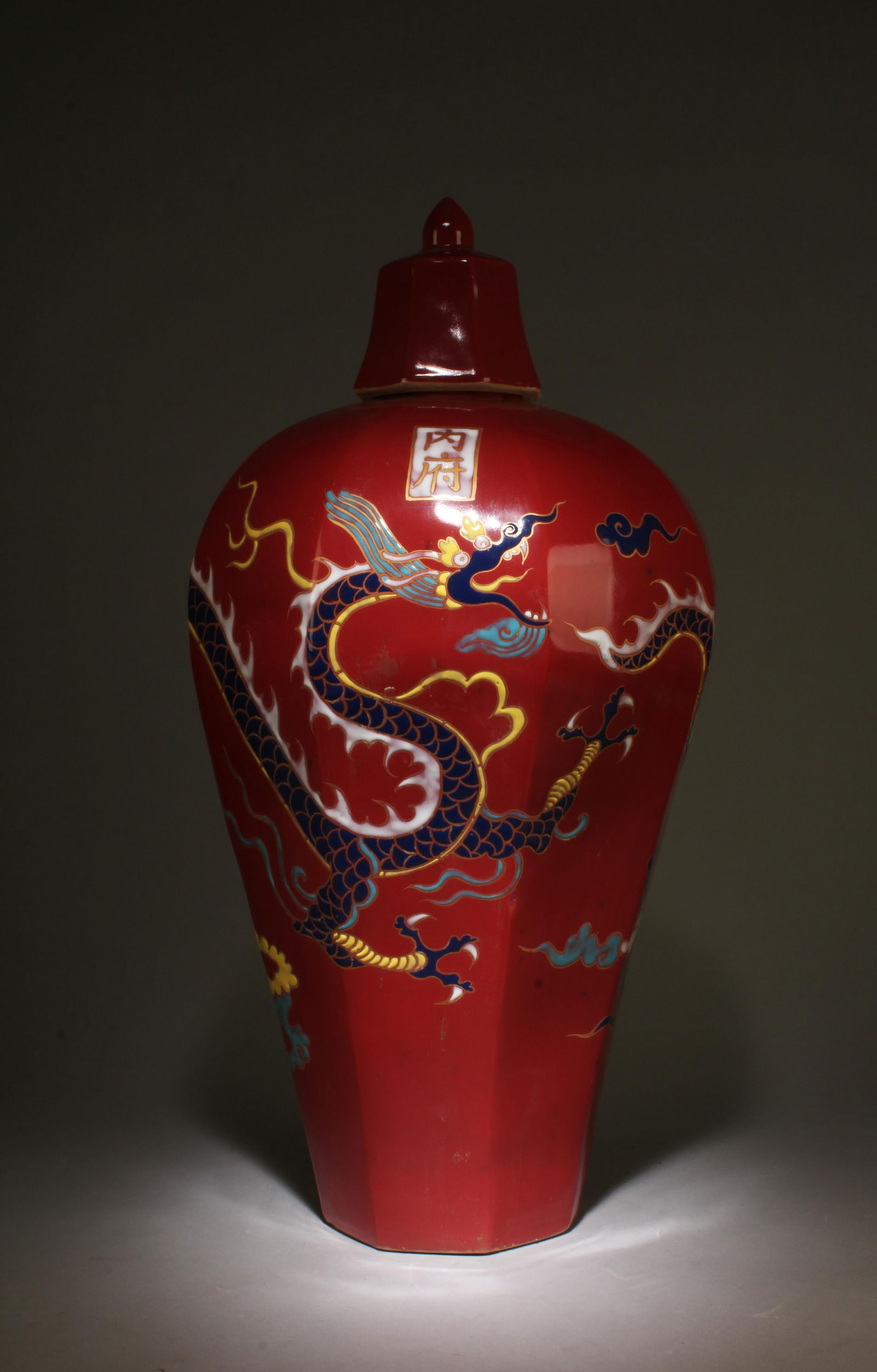 An Octagonal Shaped Porcelain Vase with Lid: An Octagonal Shaped Porcelain Vase with Lid. Dimensions: 23" x 12".