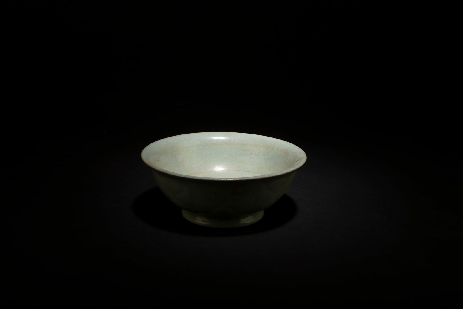 A Ru type Bowl: A Ru type Bowl. Diameter: 6.6"