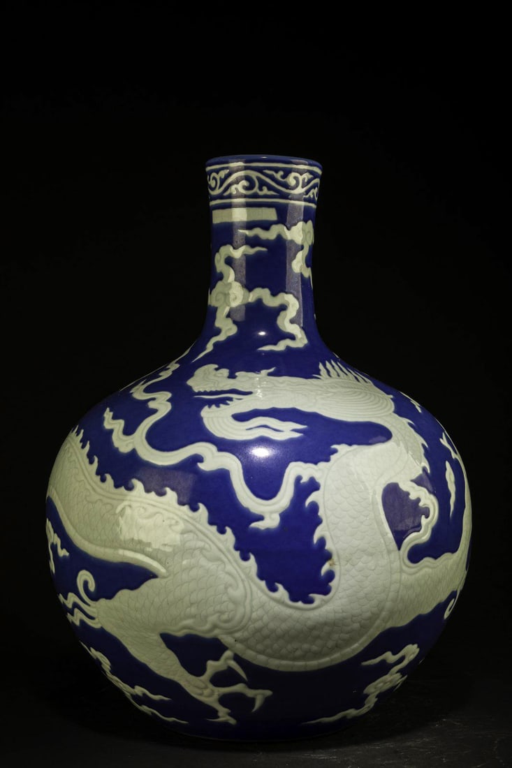 Chinese Porcelain Dragon Vase (1 of 8)