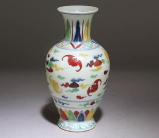 A Chinese WuCai Vase