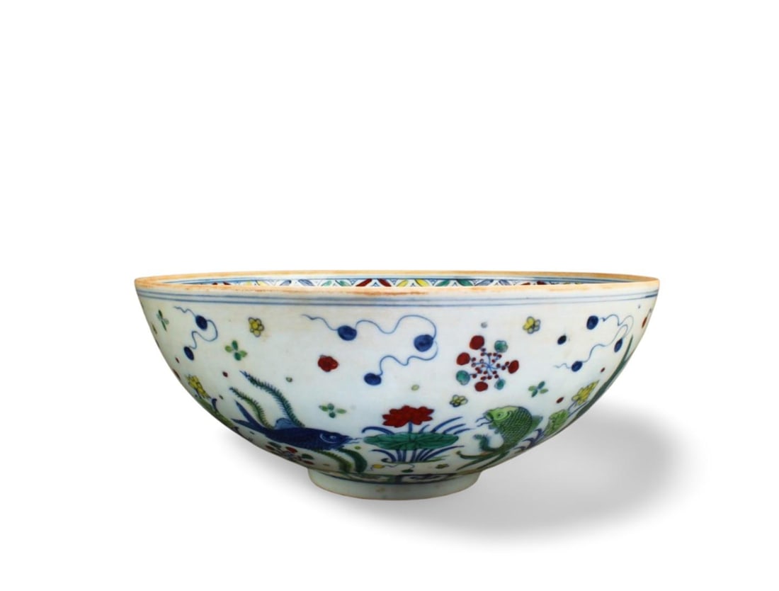 A Large Porcelain Bowl (1 of 5)