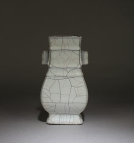 Chinese Geyao Crackleware Porcelain Vase